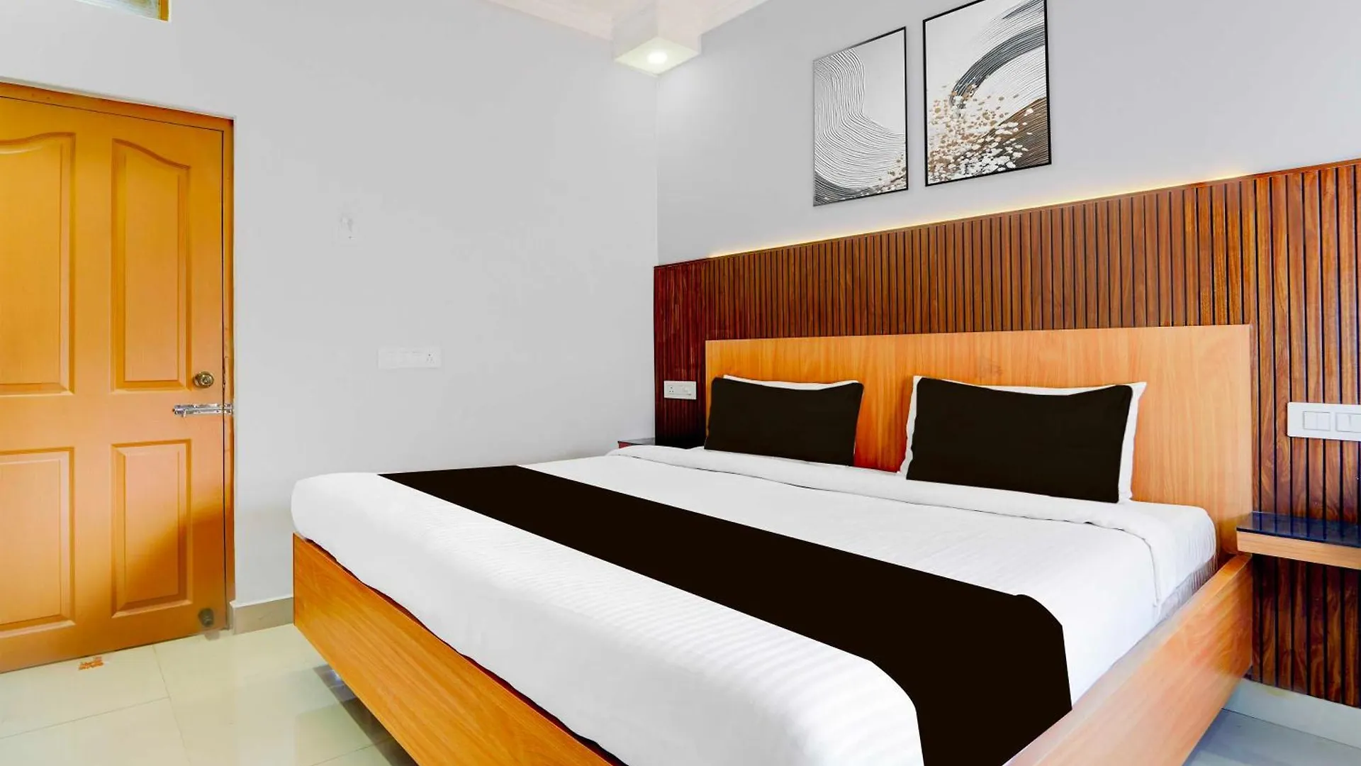 Hotel O Market Road Ernakulam contacts